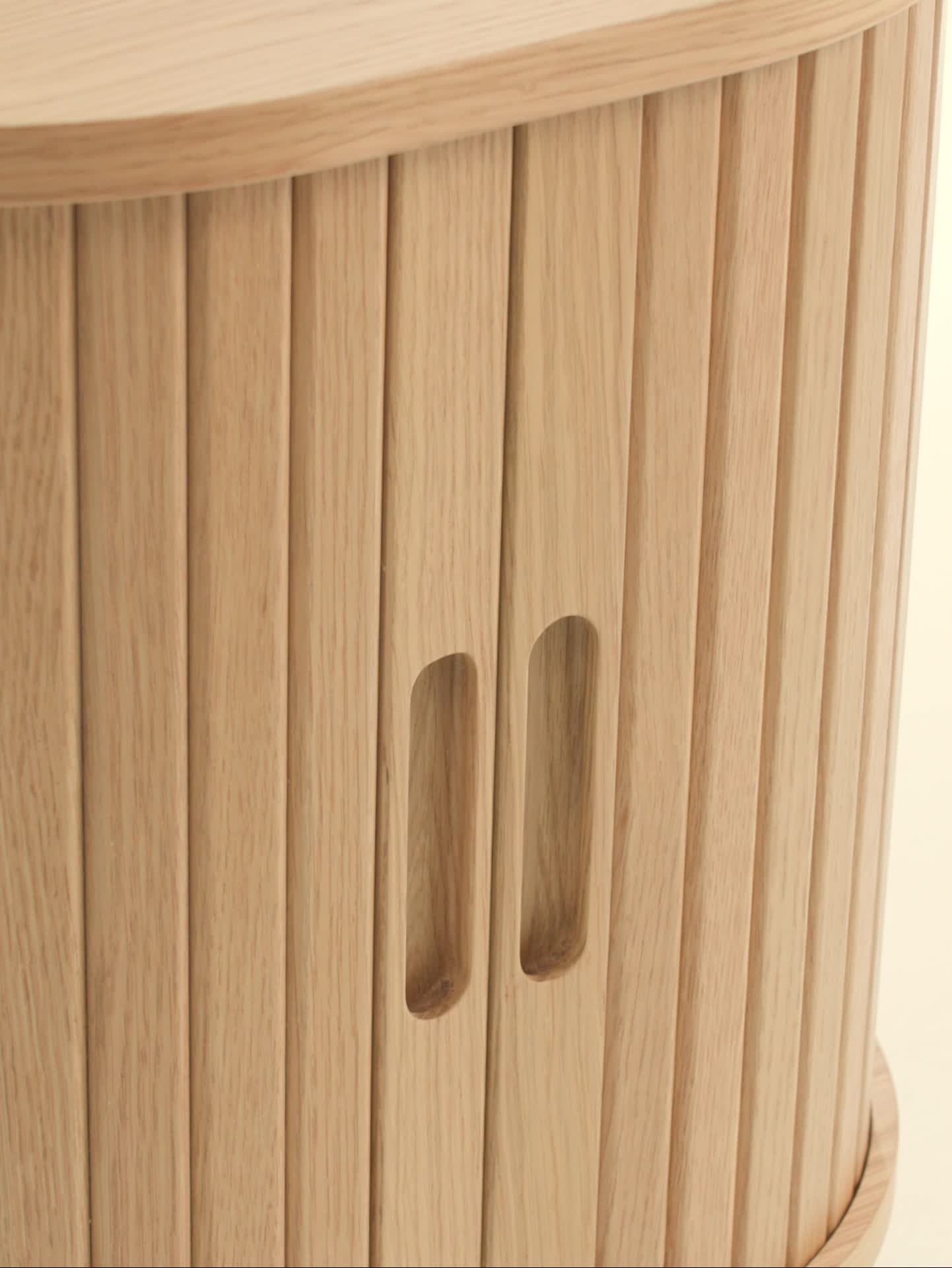 Прикроватная тумба LYNGVIG 2дв. натур. дуб