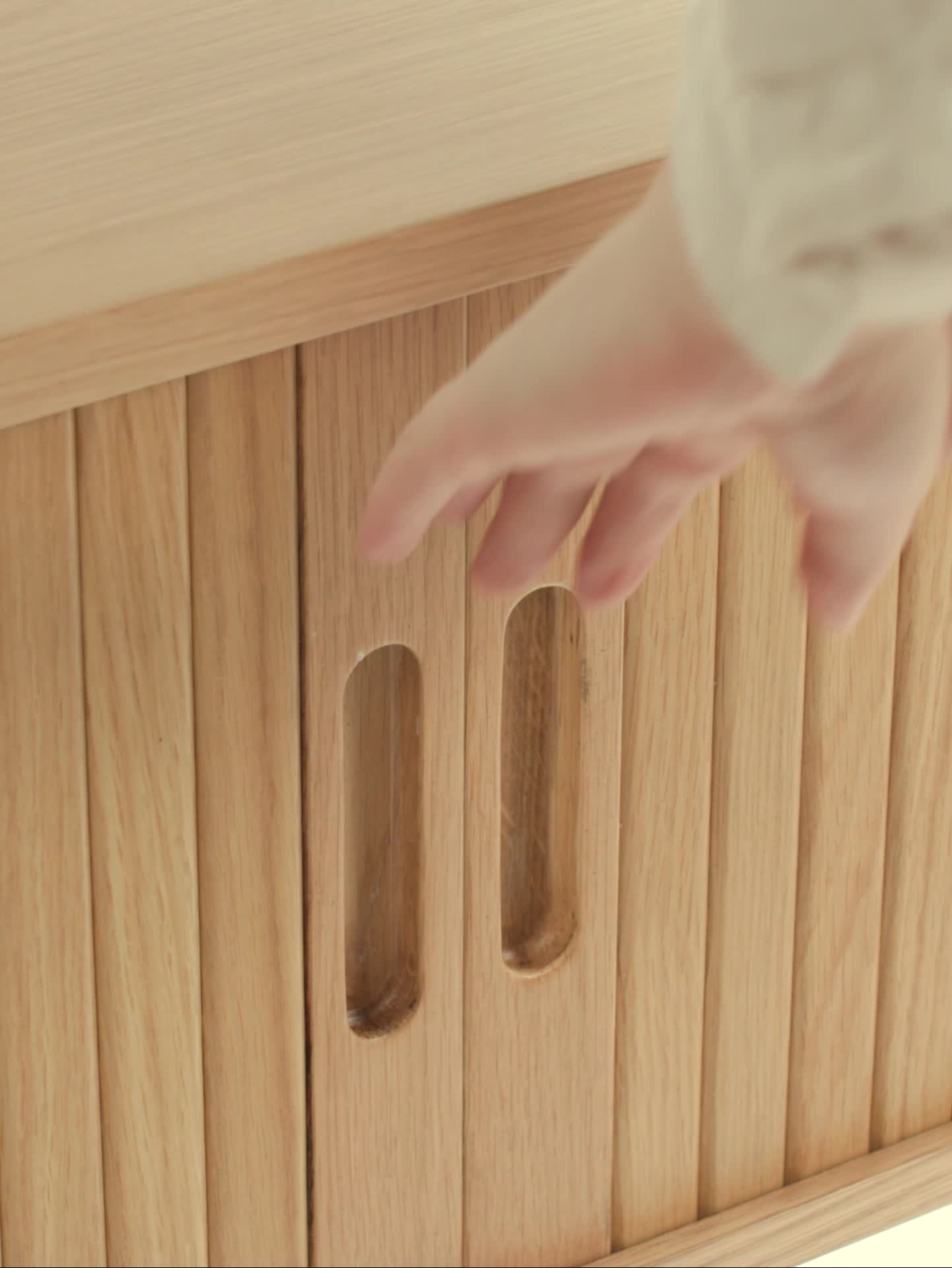 Comodă TV LYNGVIG 160cm 2 uși tambur stejar natur